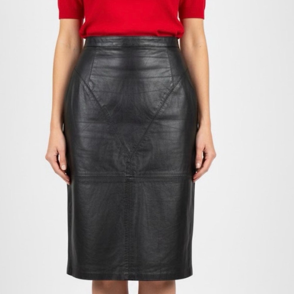 Vintage Black Leather Pencil Skirt. Size 8/10